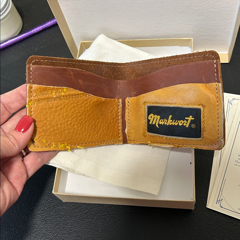 ⚾️Holtz Leather Co brown leather baseball glove wallet New in original packaging